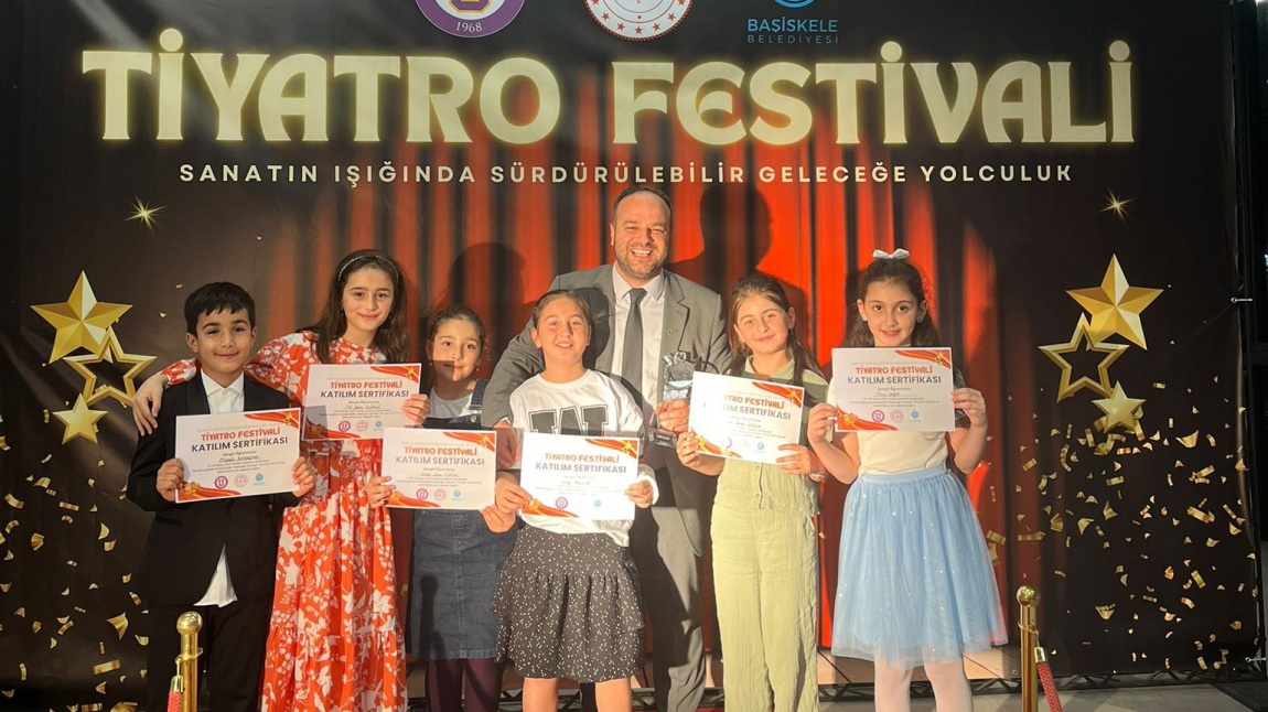 OKULUMUZ, TİYATRO FESTİVALİNDE ORMAN DOSTLARI OYUNUYLA  2. OLDULAR. 